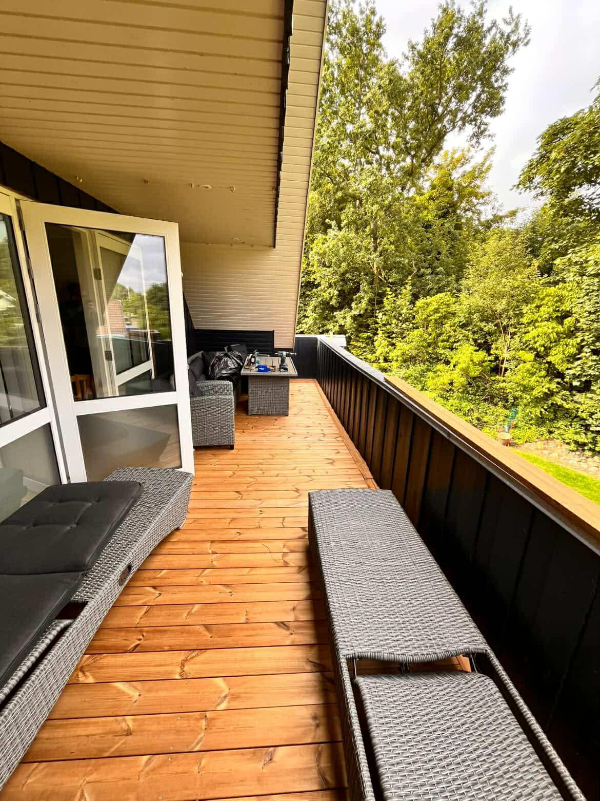 Gulvlægning med brede trægulvsplanker